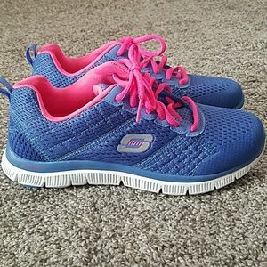 Sketchers sneakers